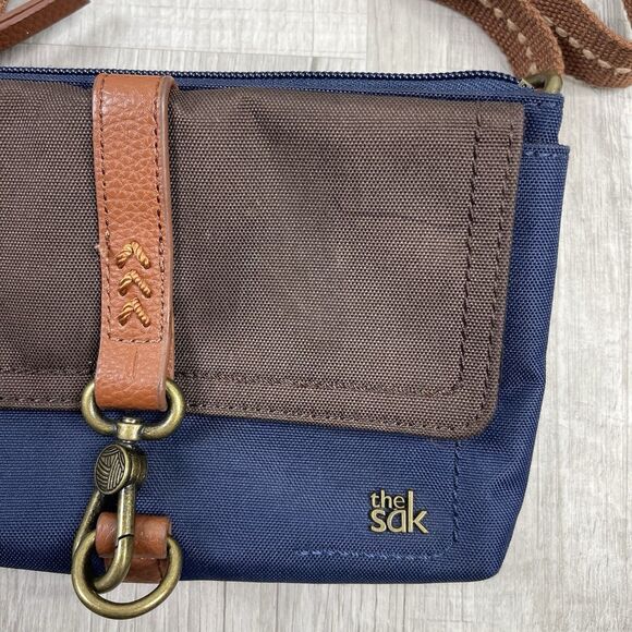 The Sak Esperato Navy Blue Brown Nylon Crossbody Purse - Picture 3 of 8